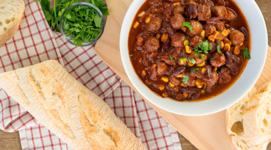 Bratwurst-Chili mit Original Nürnberger Rostbratwürsten und Thüringer Schinkenspeck