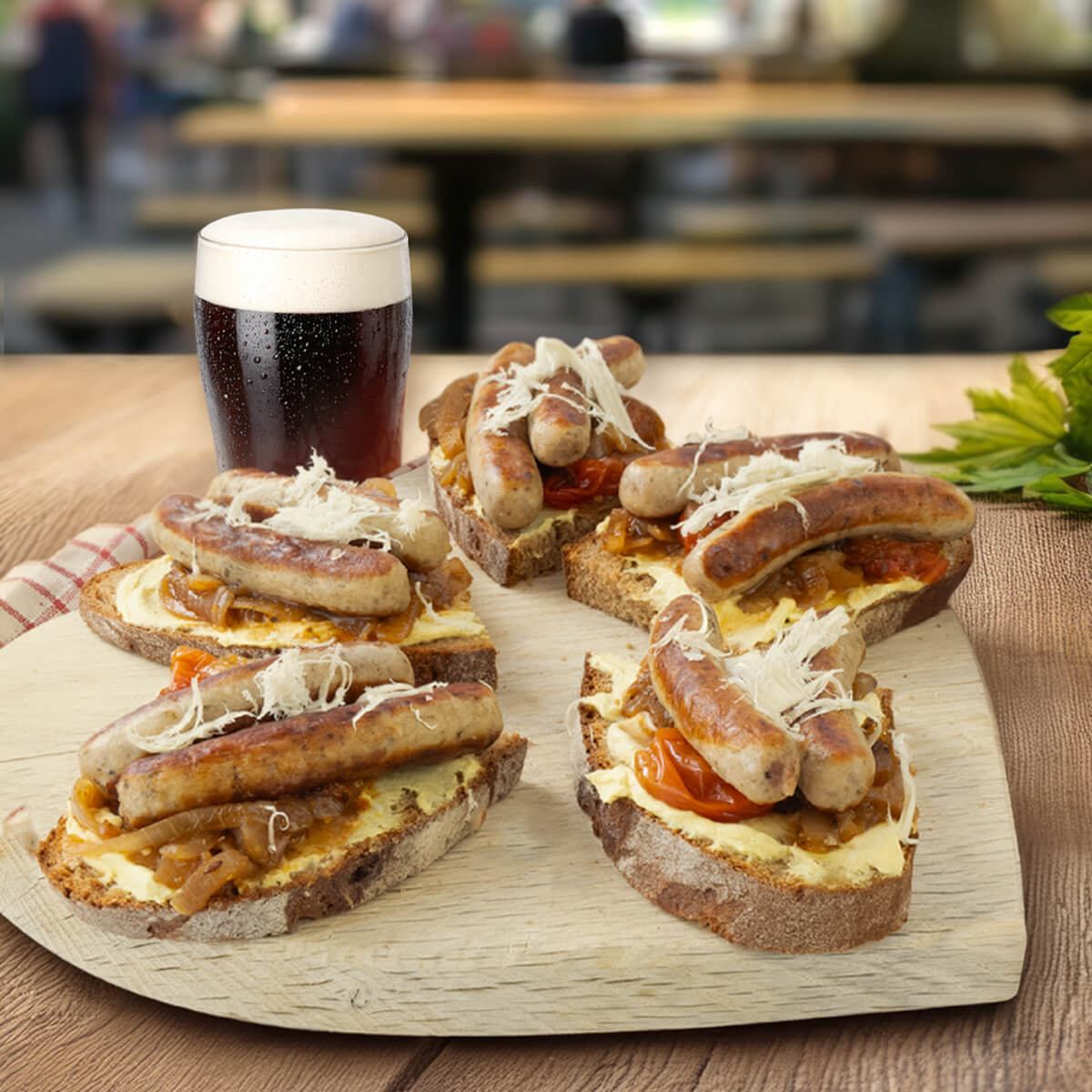 Bratwurststullen mit Original Nürnberger Rostbratwürsten und Malzbierzwiebeln