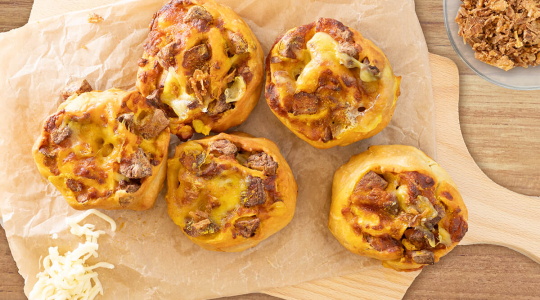 Pizzaschnecken mit Currywurstfüllung und leckerem Käse aus dem Airfryer