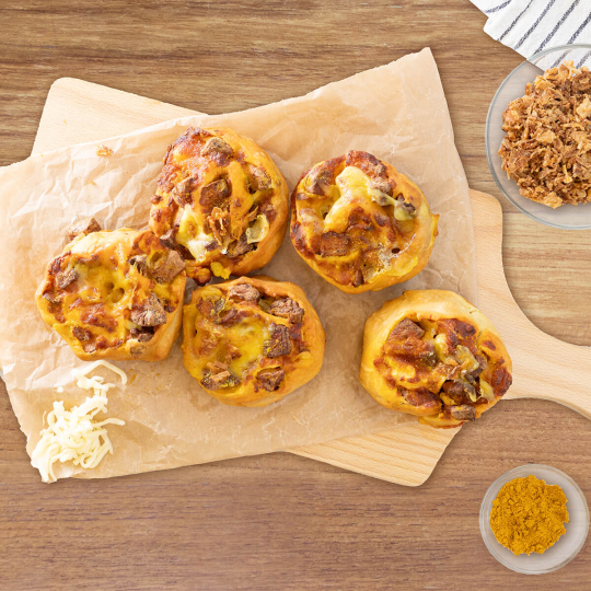 Pizzaschnecken mit Currywurstfüllung und leckerem Käse aus dem Airfryer