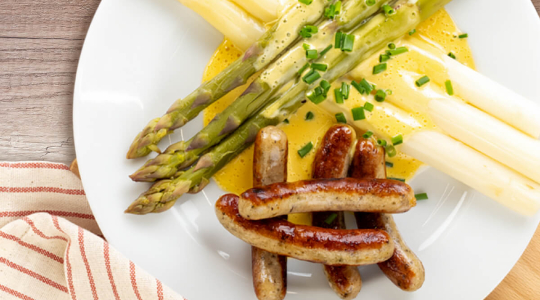 Original Nürnberger Rostbratwürste mit Spargel & Zitrone