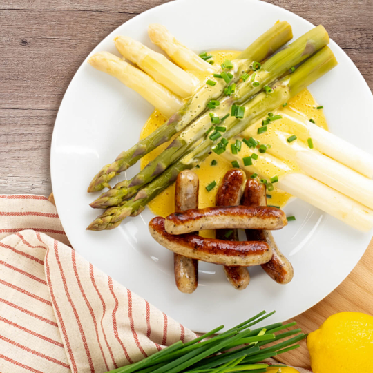 Original Nürnberger Rostbratwürste mit Spargel & Zitrone