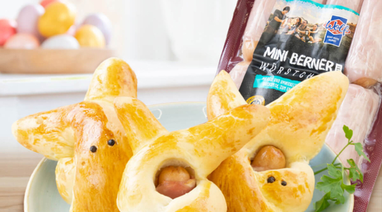 Hasen aus Hefeteig mit einer Füllung aus Mini Berner Würstchen