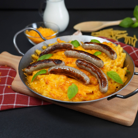 Mac and Cheese mit Original Nürnberger Rostbratwürste oben drauf
